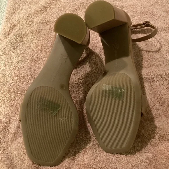 INC International Concepts Chestnut Block Heels - Picture 10 of 11